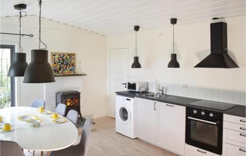 Karmoy House | Awesome Home In Kopervik With Wifi