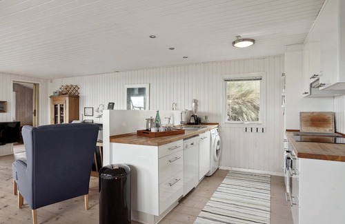 Grønhøj House | Awesome home in Løkken