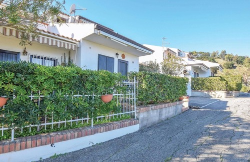 Petrizzi House | Awesome home in Petrizzi with WiFi