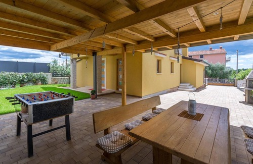 Zbandaj House | Awesome home in Porec