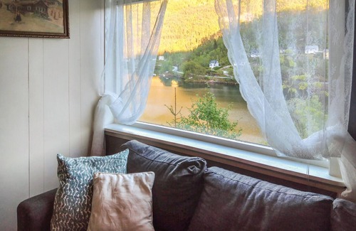 Sævareid House | Awesome home in Sævareid with lake view