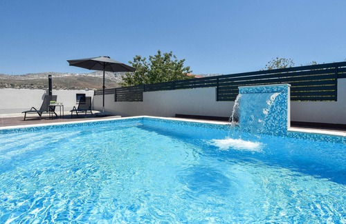 Kamen House | Awesome home in Split with WiFi