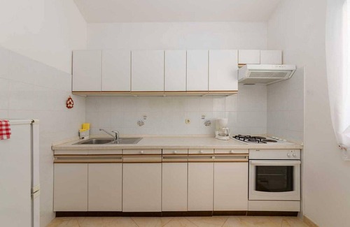 Vosteni House | Awesome home in Sveti Lovrec