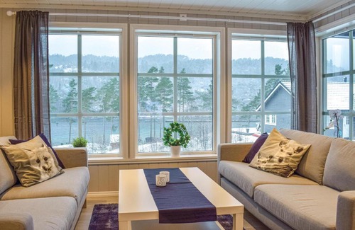 Hardangerfjord House | Awesome home in Trvikbygd with 5 Bedrooms