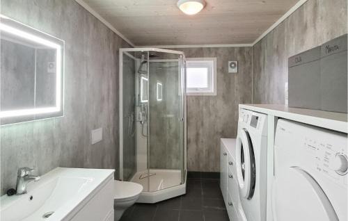 Bomlo House | Awesome Home In Urangsvåg With Wifi