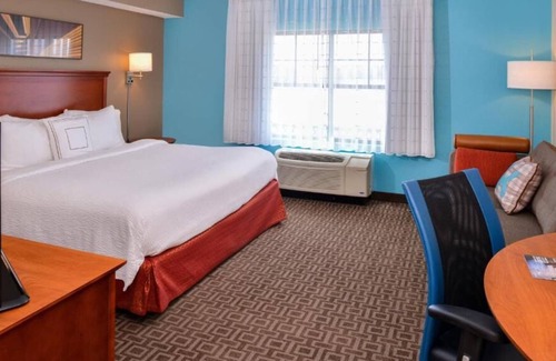 Thousand Oaks House | Awesome Lodging! 3 Spacious Units w/Full Kitchens