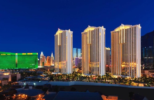 Las Vegas Apartment | Awesome The Signature MGM condo with Strip view. No resort fee!