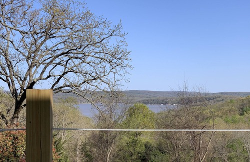 Pettit Cabin | Awesome tiny house with lake view. Great getaway for couples.