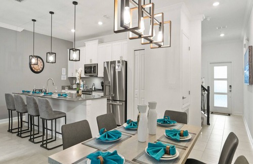 Kissimmee Ski Chalet | Awesome Townhouse 4Bed/3Bath/Pool/5Min Disney