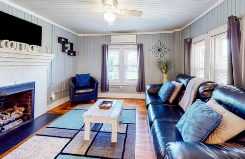 Horse Shoe Cabin | Awesome two-home compound in Horse Shoe with fireplaces, firepit, patio & grill