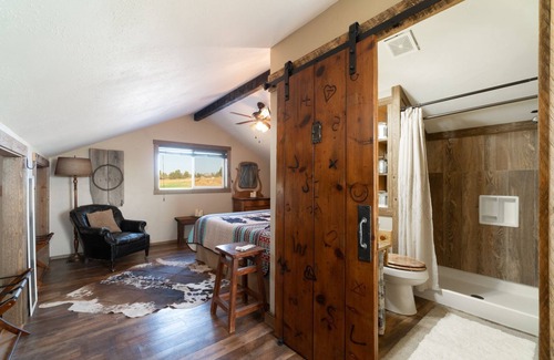 Bend House | Awesome Views - Guest House on Horse Ranch