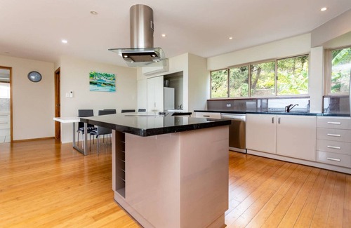 Cannonvale Apartment | AWESOME VIEWS ON ELSHEBY