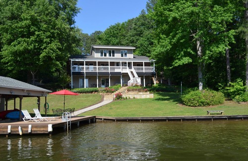 Bracey House | Awesome Views! Two Full-Kitchens And Relaxing Fire Pit Area!