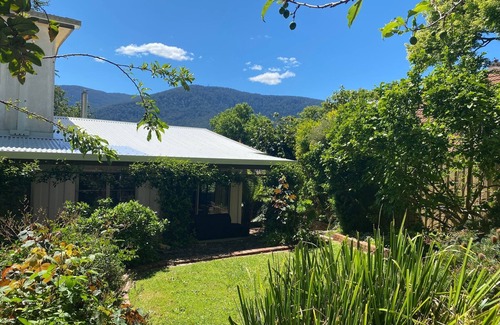 Warburton House | Azalea House - Family Accommodation
