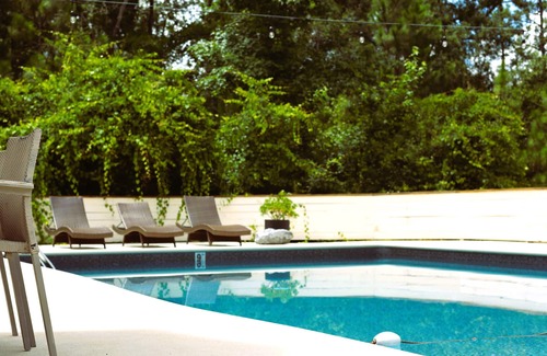 Cantonment House | Azalea Pines Retreat: Pool+Beach+Forest+5acres