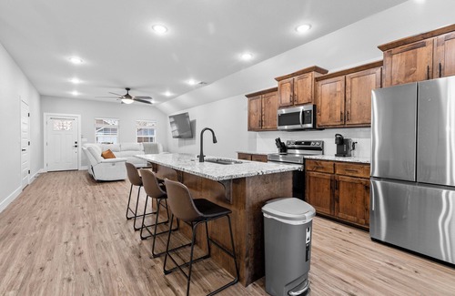 Duenweg House | Azalea Street Retreat - Family Friendly