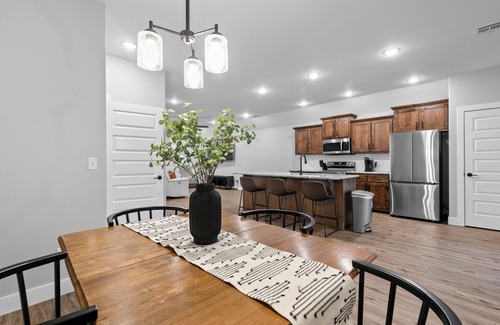 Duenweg House | Azalea Street Retreat - Family Friendly