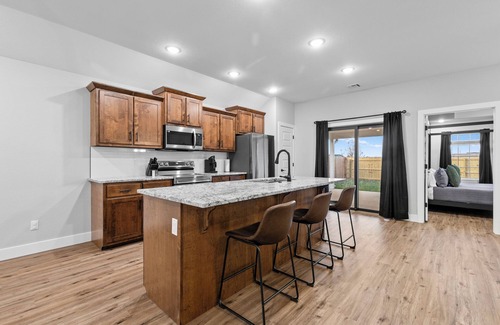 Duenweg House | Azalea Street Retreat - Family Friendly