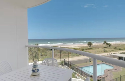 Palm Beach Apartment | Azure Beachfront Bliss~ Ocean Views~ 1 Brm Retreat