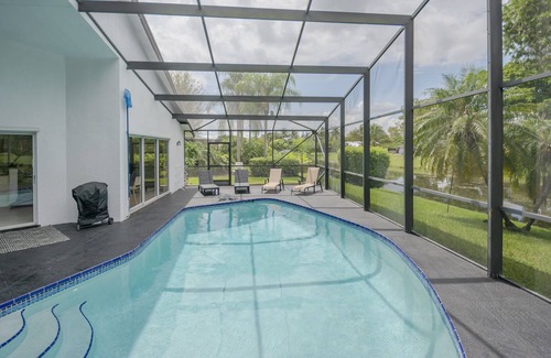 Wellington House | Azure by canal