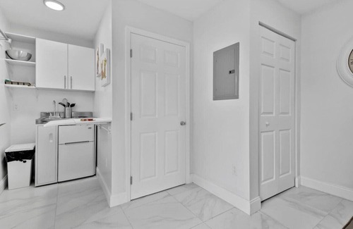 Little Haiti Apartment | Azure Escape | Cozy Caribbean 1 BR Getaway