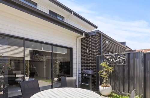 Speers Point House | Azure Escape- Walking distance to water & pet friendly!