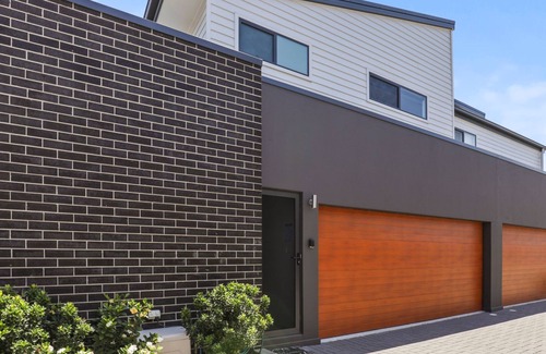 Speers Point House | Azure Escape- Walking distance to water & pet friendly!