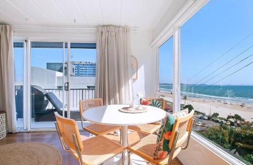 Coolangatta Apartment | Azure Kirra - Chic Beachfront Living in Coolangatta