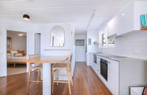 Coolangatta Apartment | Azure Kirra - Chic Beachfront Living in Coolangatta