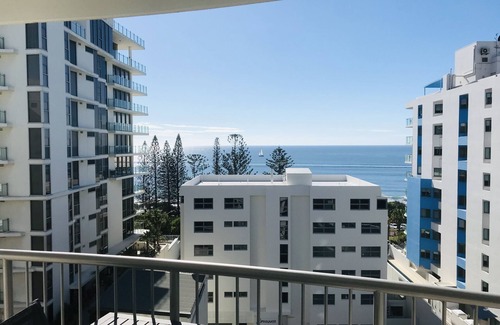 Mooloolaba Apartment | Azure View at Mooloolaba beach