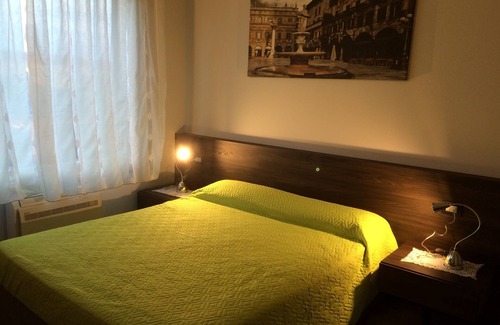 Dossobuono House | B&B Ai Santi