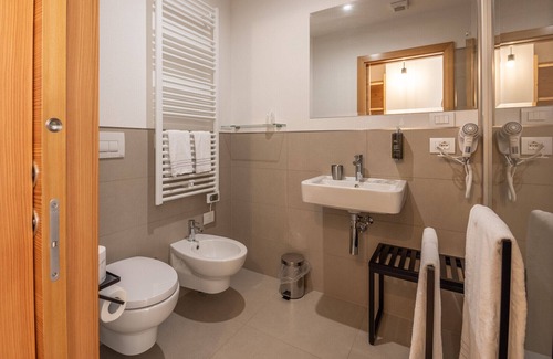 Pieve di Cadore Bed & Breakfast | B&B GIALLO - Lampone Wellness Room