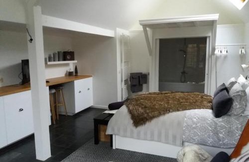 La Hulpe Bed & Breakfast | B&B L'Eau Claire