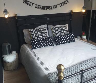 Susteren Bed & Breakfast | B&B SJLAOPE BIEJ DE SJLÈCHTER (slapen bij de slager)