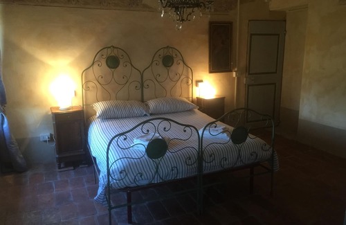 Boretto Bed & Breakfast | B&B The house of plums ROOM 1