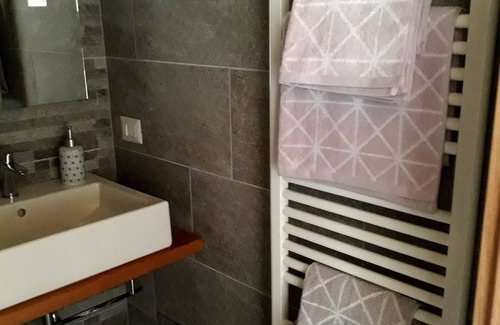 Chiavenna Bed & Breakfast | B&B Vecchiascuola di Pianazzola, apartments and rooms for rent in a school