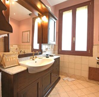 Crocetta-San Lazzaro-Modena Est Bed & Breakfast | B&B Villa Firefly