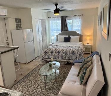 Juno Ridge Apartment | (B) Casa Azul. Minutes from the Beach & Mall