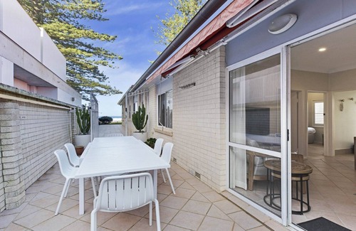 Avoca Beach Apartment | B's Beach House - Beachfront