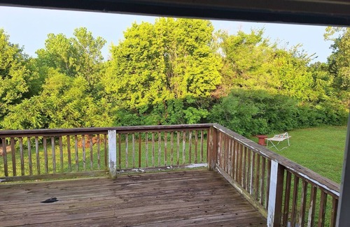 Johnson County House | B&S Creekside Retreat Lodging