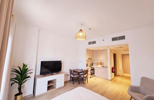 Abu Dhabi Apartment | B11 Comfy Studio With Canal and Pool View