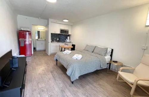St. Johns Apartment | B15 Poolside 1st Floor - Queen Bed Studio
