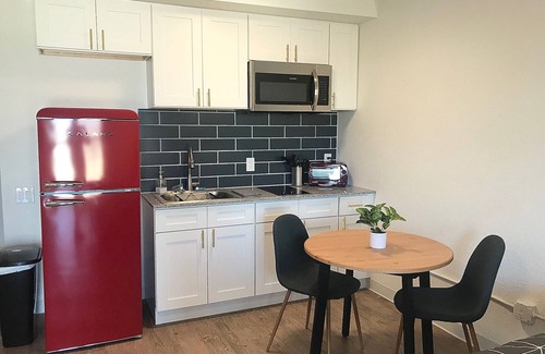 St. Johns Apartment | B15 Poolside 1st Floor - Queen Bed Studio