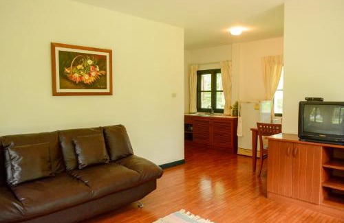 Phrao House | Baan Korbsuk Teak Cabin 1-2