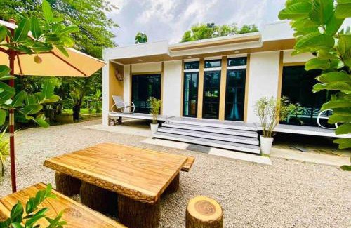 Khao Yoi Villa | Baan Suan Khiriwong 2-BR Villa บ้านสวนคีรีวงศ์