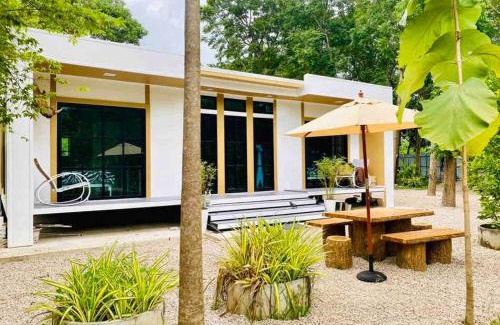 Khao Yoi Villa | Baan Suan Khiriwong 2-BR Villa บ้านสวนคีรีวงศ์