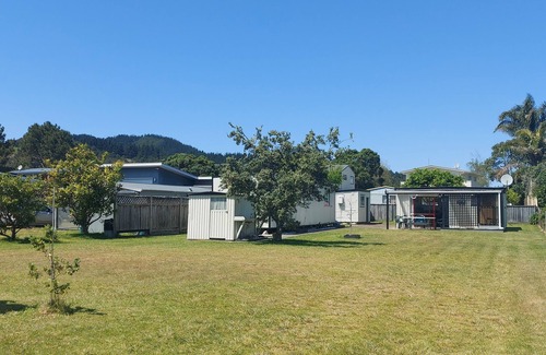 Cooks Beach Cottage | Bach Camp - Cooks Beach Bach