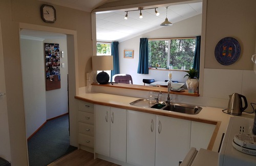 Akaroa House | Bach central- 1 Rue Viard, located across from park and beach - Top Location!