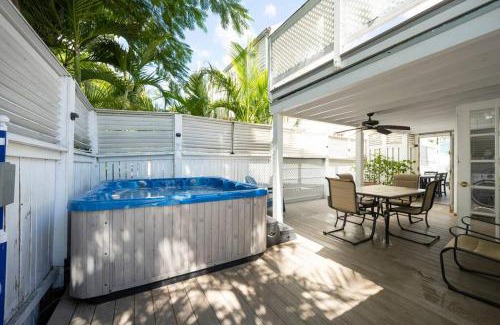 Old Town House | BachelorPARTY HQ for 16-Feet to Duval-Pool-Hot tub