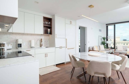 Bay Village Apartment | Back-Bay 2BR Penthouse w Roof top and GYM
